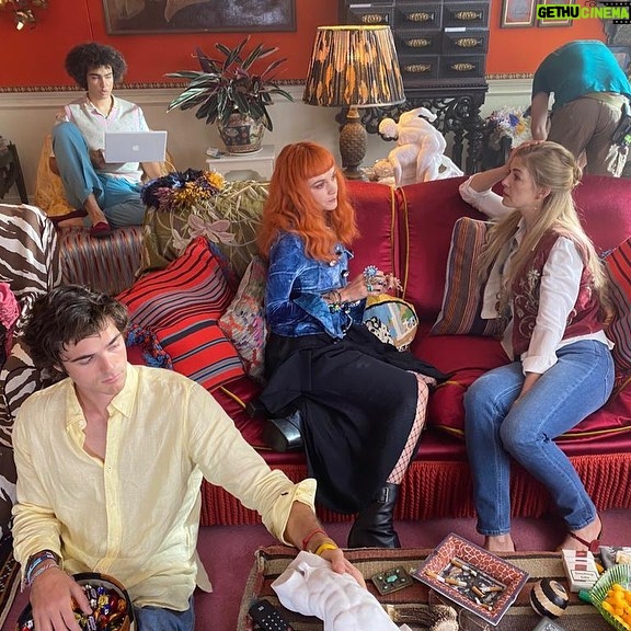 Rosamund Pike Instagram - Rehearsal. Shoot. Best sofa. Best people. saltburnfilm