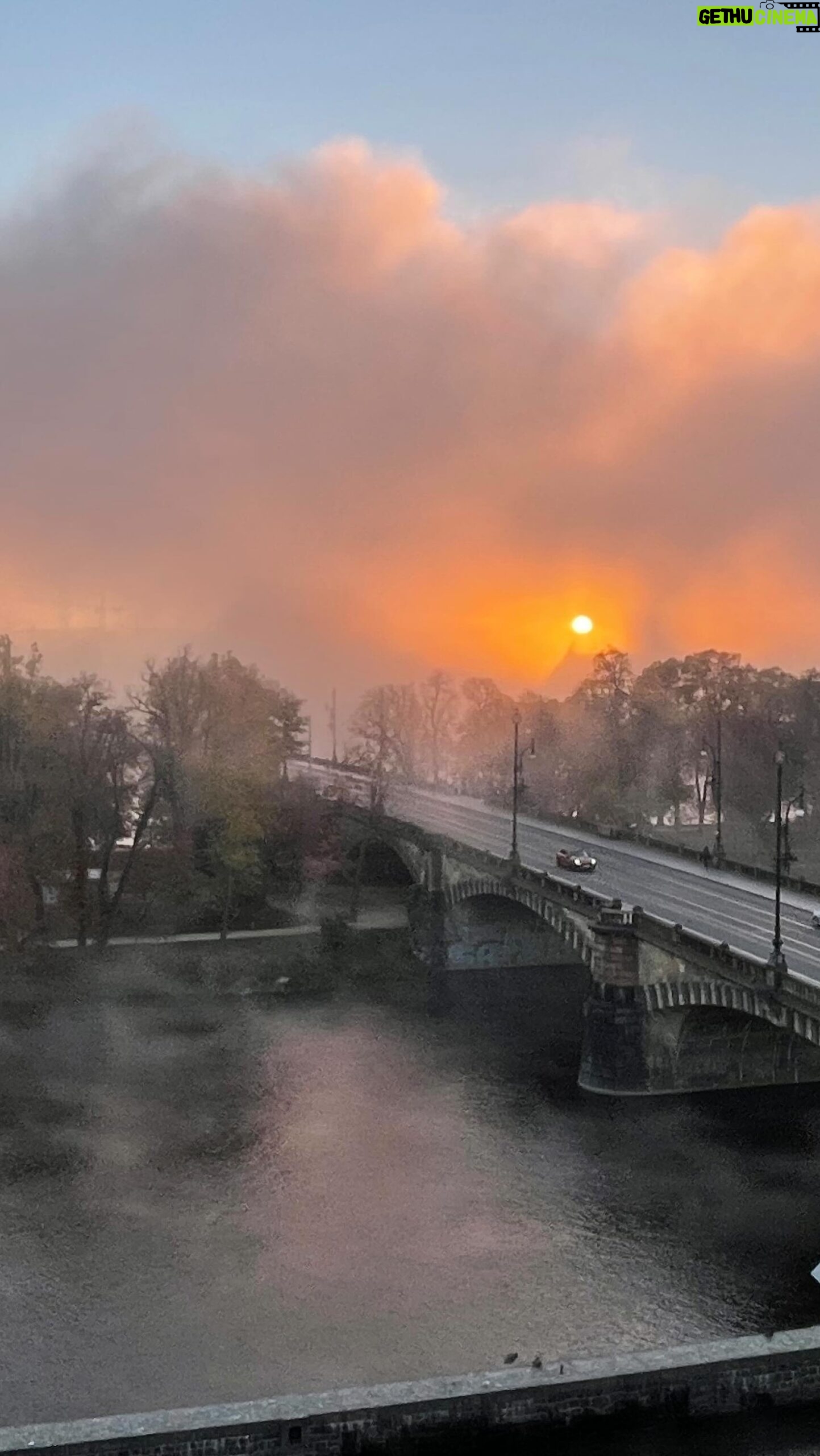 Rosamund Pike Instagram - Kdy - když ne teď? Kdo - když ne my? 17. 11. 1989 I have been humbled to live in Prague these past four years. Thinking about freedom on this important day for CZ.