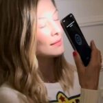 Rosamund Pike Instagram - Flash Warning for this post! Sharing an escape route I have from an overloaded brain. LUMENATE is a meditation app which gently takes your brain to an enhanced state of consciousness somewhere between deep meditation and classic psychedelics. The colours, patterns and deep calm I sense while using the app never cease to amaze me. The power and simplicity of the experience is undeniable. I loved it so much when I tried the app during its beta testing phase that I offered to be the voice of its guided meditations and from there became its creative director. The science behind it is rigorous. If you haven’t tried it, and are interested in having a reliable way to relax, switch off or prepare for a better night’s sleep, give it a try.