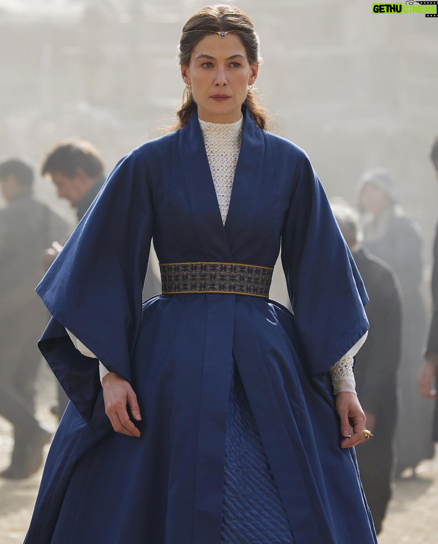 Rosamund Pike Instagram - Pre-order The Great Hunt with official series tie-in art (!!!) … also, hold space on your dance card for The Wheel of Time Season 2 premiere : September 1 on @PrimeVideo. We’re excited.