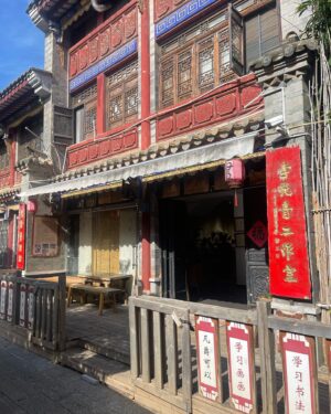 Rosamund Pike Instagram - Hello everyone. I have just had an eye opening, inspiring adventure in Kunming, China… more to follow.