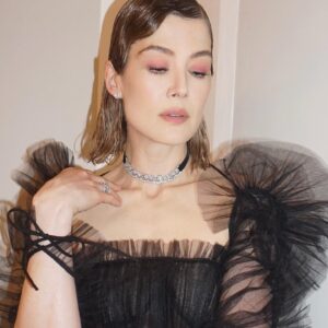 Rosamund Pike Instagram - Hello again. Getting ready for a Wedding in London and thinking the last time I got dressed up was for @dior ‘s spectacular ball in Venice in April .. I never shared the pictures of the look created by maestro @davidebarbieri_ and @valeriaferreiramakeup that befitted a night walk through torch lit streets guided by men shadowed by umbrellas and capes to the opera house… to @mariagraziachiuri ‘s vision of how theatre, beauty and fashion can coincide in a mysterious, romantic dream.