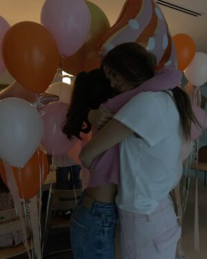 Rosanna Zanetti Instagram - Está señorita ya tiene 14 añitos!
Que la vida siempre te regale una sonrisa en tu cara y mucha felicidad a tu corazón.
Felicidades Ella!💗✨