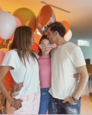 Rosanna Zanetti Instagram - Está señorita ya tiene 14 añitos!
Que la vida siempre te regale una sonrisa en tu cara y mucha felicidad a tu corazón.
Felicidades Ella!💗✨