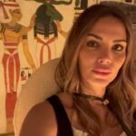 Rosanna Zanetti Instagram - Tengo muchas fotos del viaje a Egipto que no me dio tiempo de publicar, estas fueron en Luxor en el valle de las Reinas y valle de los Reyes. Este look fue de mis favoritos del viaje✨