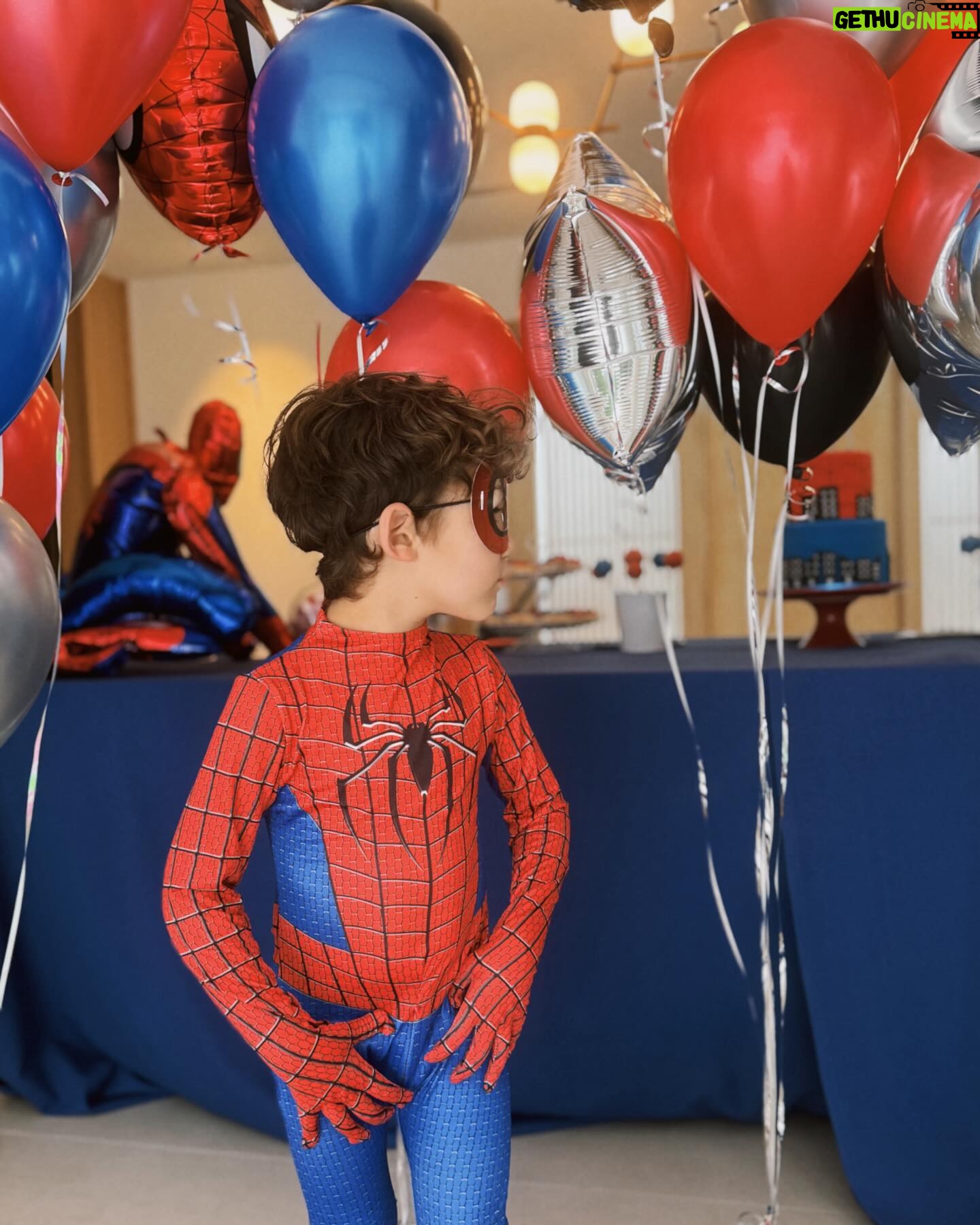 Rosanna Zanetti - 103.2K Likes - Te amo tanto Matteo ♥️🪐✨🕷️
Feliz cumpleaños número 5!!
Como me dices: Hasta los planetas, más arriba, más arriba!