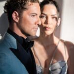 Rosanna Zanetti Instagram - David Bisbal (@davidbisbal) y Rosanna Zanetti (@rosannazanetti) han pisado por primera vez este año la alfombra roja de los Premios #Goya y además el almeriense ha sido el encargado de abrir la gala. “Me hace mucha ilusión, es una gala muy importante que reconoce y premia los trabajos más destacados del cine español. El artista y su mujer nos reciben poco antes de posar espectaculares en la alfombra roja de los premios del cine y su estilista, Víctor Blanco, nos da las claves de sus looks. LINK EN LA BIO. Por Nuria Hernández (@nuriahc) Fotos: Pablo Montilla (@pablomontilla) Maquillaje: Roberto Ramos Cabello: Jesús de Paula (@jesusdepaula) para @ghdspain Rosanna: Havana Joyeros, Marchesa y Rene Caovilla. David: Bvlgari, CORNELIANI y Louboutin. Estilismo: Víctor Blanco (@victorblancostudio) Asistente de estilismo: Jesús Ramirez