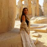 Rosanna Zanetti Instagram - Tengo muchas fotos del viaje a Egipto que no me dio tiempo de publicar, estas fueron en Luxor en el valle de las Reinas y valle de los Reyes. Este look fue de mis favoritos del viaje✨