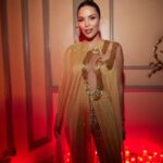 Rosanna Zanetti Instagram - 💛🌙✨ Fotitos de la fiesta de @bulululife después de los Goya. Sigo soñando con este look! 📸 @adrian_nucelaar