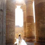 Rosanna Zanetti Instagram - Templo de Kom Ombo La luz, los detalles y el video de lo que me dice David la mayoría de las veces que me graba 🫶🏼 📸db #egipto #egipt #komombo #komombotemple