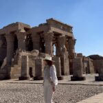 Rosanna Zanetti Instagram - Templo de Kom Ombo La luz, los detalles y el video de lo que me dice David la mayoría de las veces que me graba 🫶🏼 📸db #egipto #egipt #komombo #komombotemple