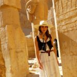 Rosanna Zanetti Instagram - Tengo muchas fotos del viaje a Egipto que no me dio tiempo de publicar, estas fueron en Luxor en el valle de las Reinas y valle de los Reyes. Este look fue de mis favoritos del viaje✨