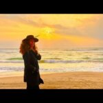 Rosario Flores Instagram - Deseando cosas bonitas para el 2024, que tengamos mucha salud y mucho amor, y que el amor inunde esta tierra de paz. ¡Paz para el mundo entero!!! Gracias por todo el cariño y por todo lo que la vida me da. #Telodigotodoynotedigona #Añonuevo #Año2024 #Felizaño2024