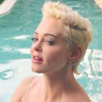 Rose McGowan Instagram - I have a serious question for you all. Should I grow a mullet? Yes or no?