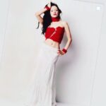 Rose McGowan Instagram - I need to start knitting again #longhair #fashion #handmade #werk