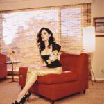 Rose McGowan Instagram - Beautiful photos. Looking back, I see a lovely young woman who had not found her voice, who suppressed until explosion. Don’t you sometimes wish you could go back and help your past self? I do. I would’ve told her to be proud of who she was, to not let Hollywood society dictate value and to not internalize stranger’s voices. Thank you @iconic_rosemcgowan for unearthing these images. #90s 📸 @andrewmacpherson_official