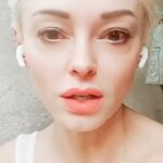Rose McGowan Instagram - Hey @GavinNewsom! Maybe you think I’m going to tell everyone on @instagram how broken the once glorious state of California is. How the final slap of gross incompetence, arrogant mismanagement, egotistical stupidity and sick back door deals that bleed its people dry is you. Maybe you think I’m writing to talk about how much I imagine you’re moisturizer costs vs how much you pay your housekeeper. Nope, that’s not it either. I’m writing you because during this long period of healing my body/mind/brain from the intense pain I live with because of those you hold dear. The assaults on my name, character, dignity I’ve endured at the hands of… wait for it… Here’s how it goes. Every day different pieces of the evil done to me return, that I try my damndest to get free of. Today another puzzle piece came back to me. And then I go through my emails. And holy wow. Damn. People don’t even know the real story, the amount of money and evil unleashed to destroy me to maintain their sick status quo. But this is why I’m writing today- Remember when your wife ‘Feminist activist big shot movie producer’ @jennifersiebelnewsom told you she spoke with me? Fairly certain there was some pillow talk on that night. Regular updates likely followed. Let’s call it Project Silence Rose. Your wife Jennifer got to me 3 months BEFORE the NYT exposé I set up broke internets & shocked the world. To be continued…