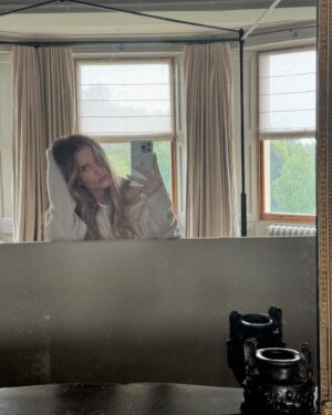 Rosie Huntington-Whiteley Instagram - iykyk 🤍 my day one @jasonstatham