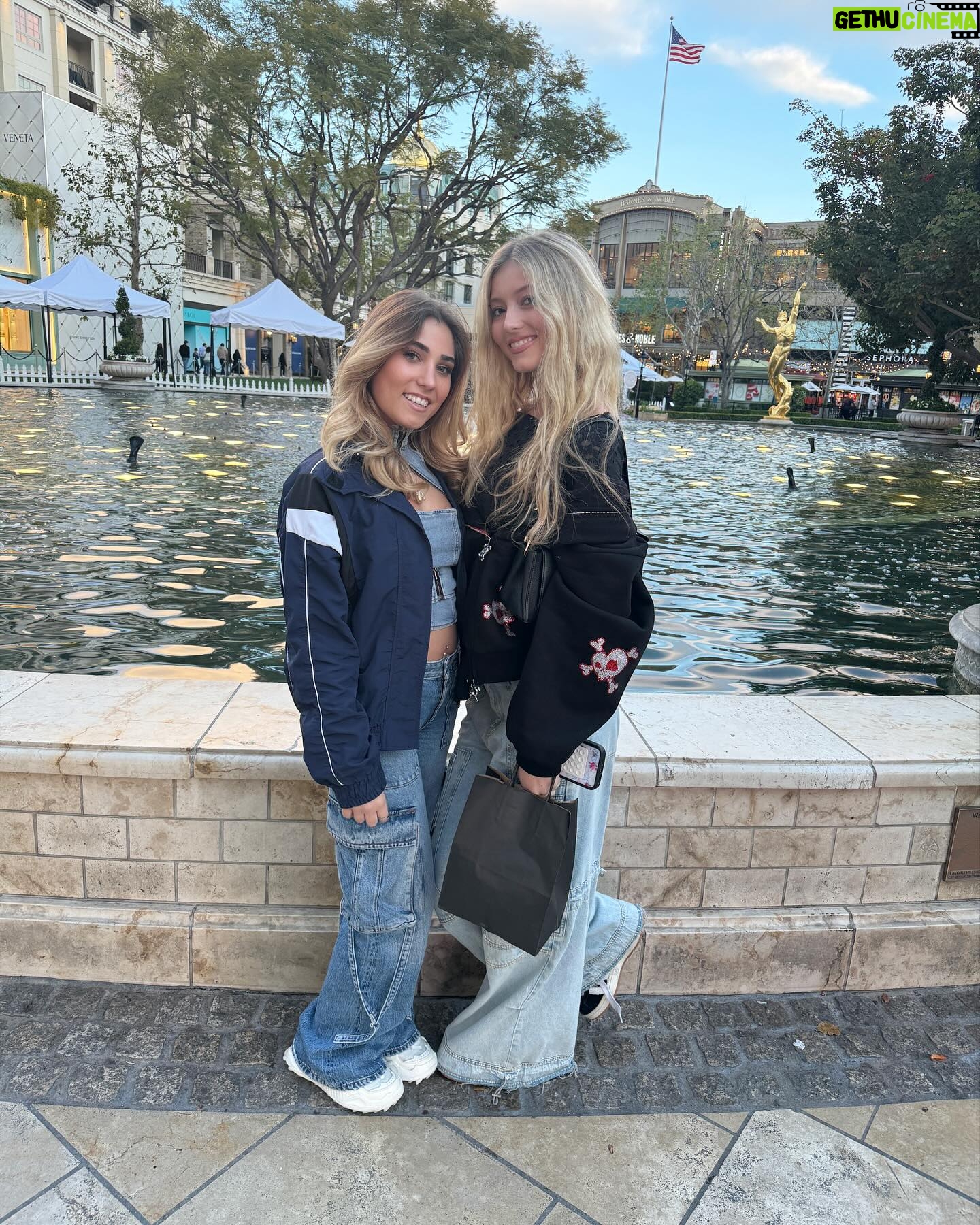 Rosie McClelland Instagram - Had the best day with you @emilydobson miss you already 💕 Check out our TikTok (link in bio) #bff #la #bestie
