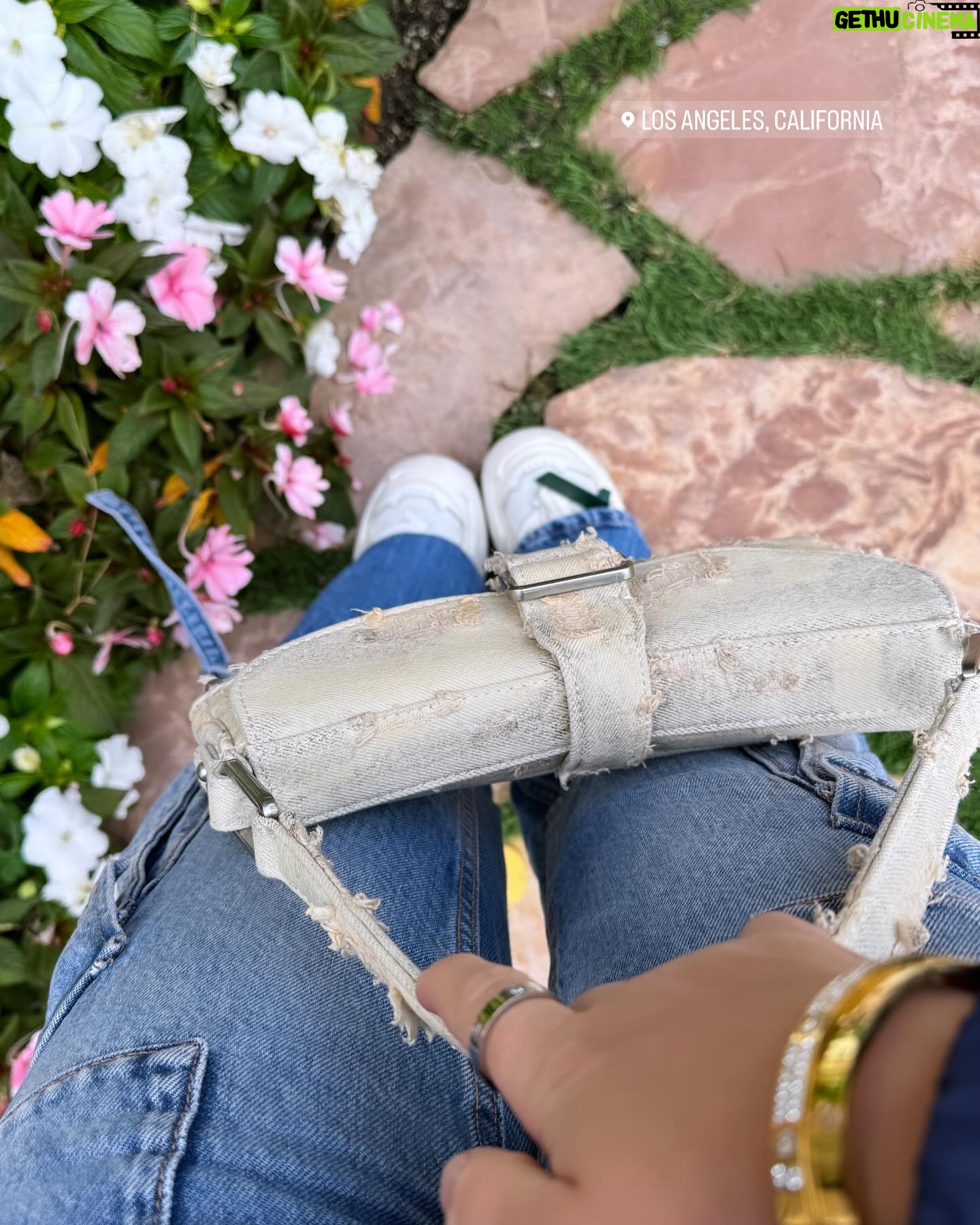 Rosie McClelland Instagram - Denim on denim 🩵🌴 #la #travel thank you @langhampasadena for hosting us x