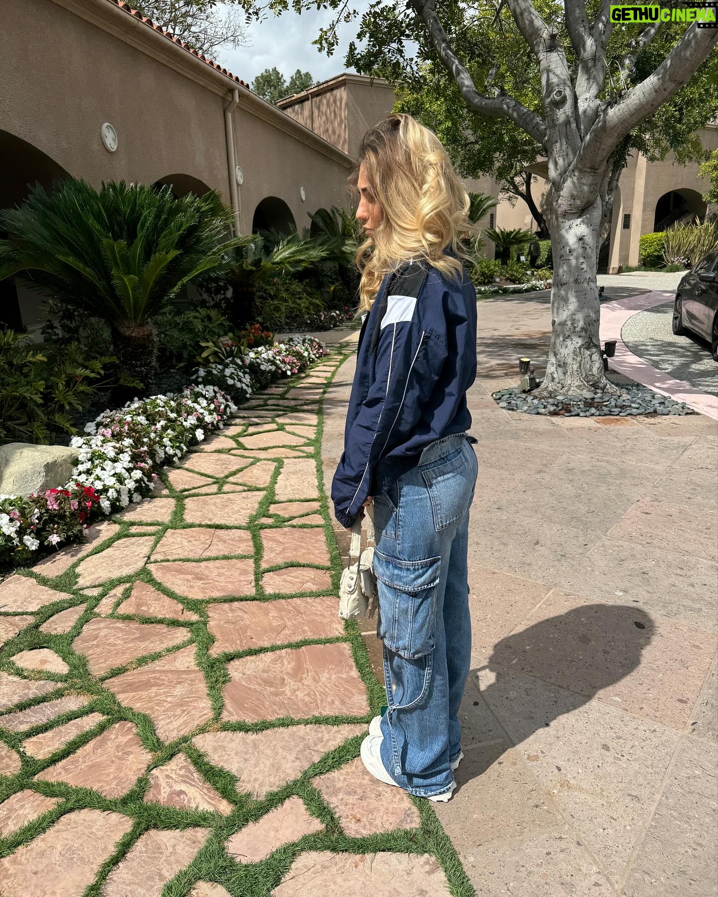 Rosie McClelland Instagram - Denim on denim 🩵🌴 #la #travel thank you @langhampasadena for hosting us x