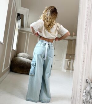 Rosie McClelland Instagram - “I like that I’m not typical” 🤍 If the jeans don’t fit find some ribbon 🤍🎀 Check out my latest TikTok for bow tutorial (link in bio)