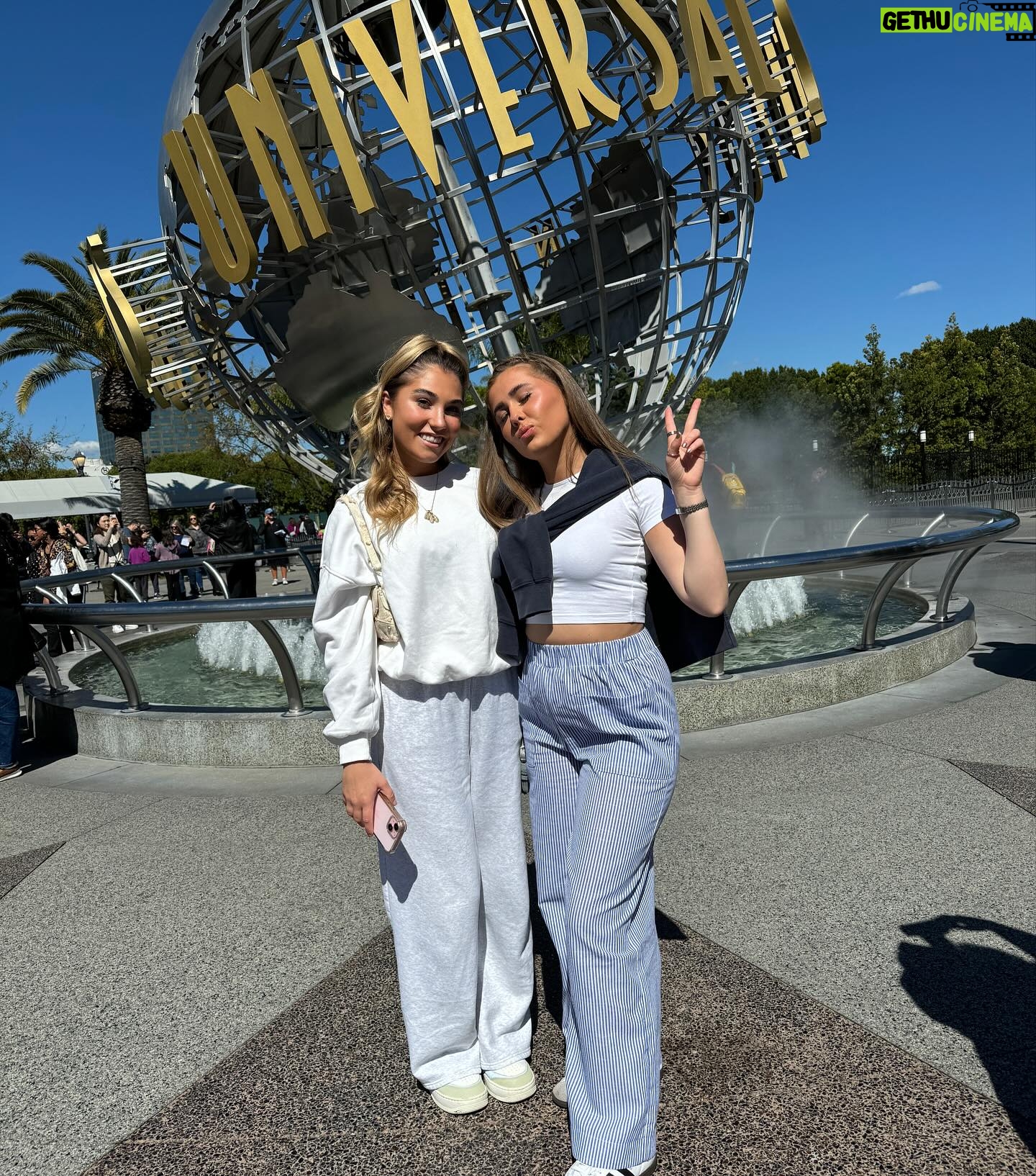 Rosie McClelland Instagram - The best day @unistudios full vlog coming soon!