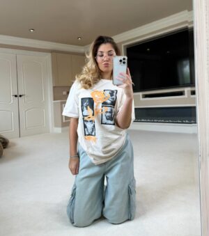 Rosie McClelland Instagram - “I like that I’m not typical” 🤍 If the jeans don’t fit find some ribbon 🤍🎀 Check out my latest TikTok for bow tutorial (link in bio)