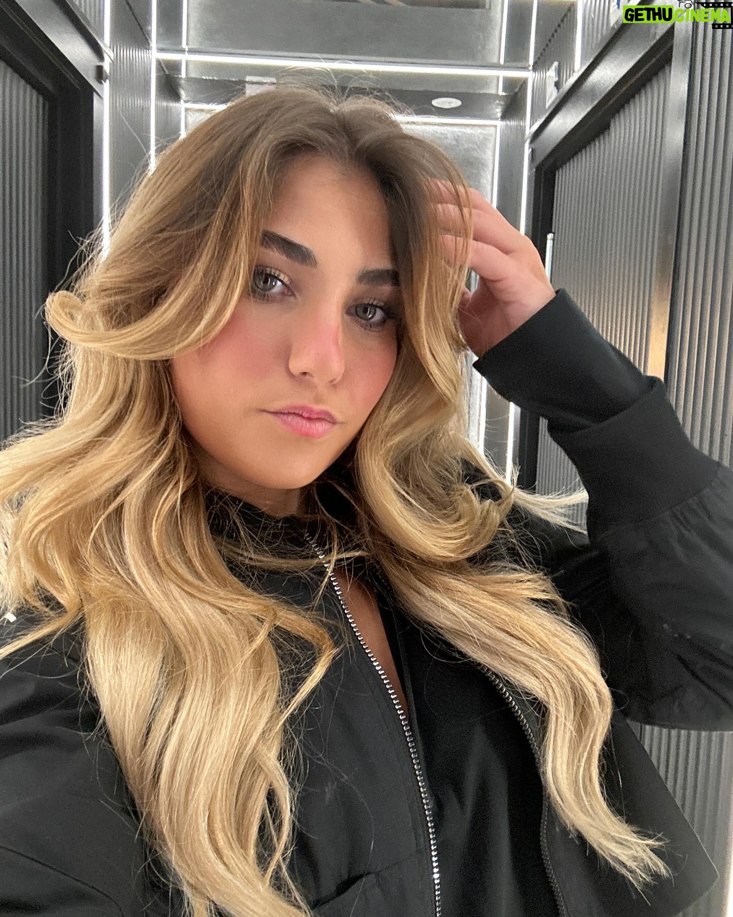 Rosie McClelland Instagram - Happy 🖤
