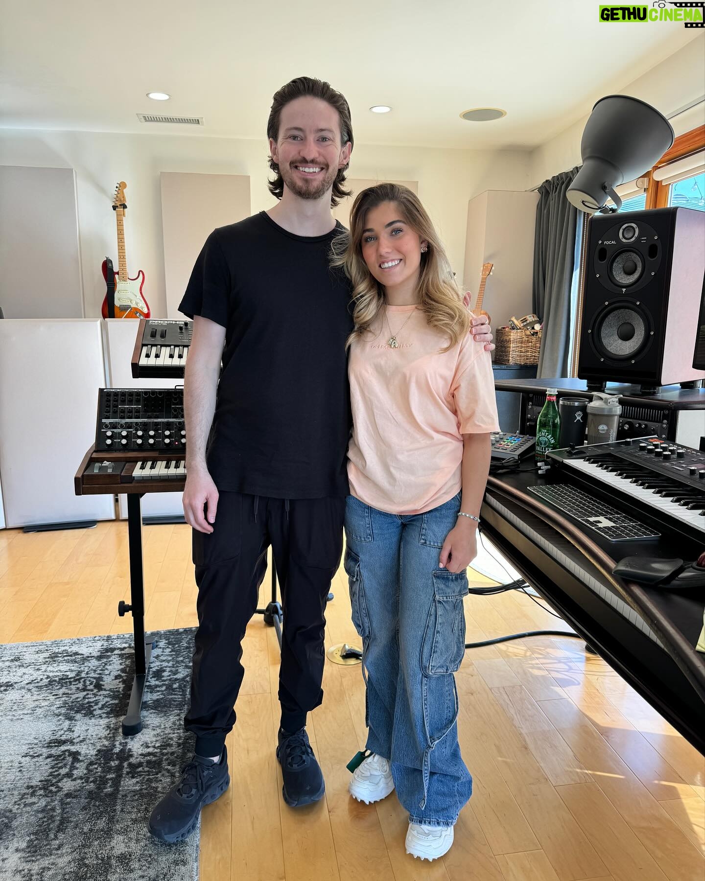 Rosie McClelland Instagram - Studio, so excited for you all to hear what’s coming 🇺🇸 🎤