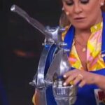 Roxana Castellanos Instagram – ¡Se me cayó todo! 🫠 ¿@cualeselbueno en hacer más jugo?