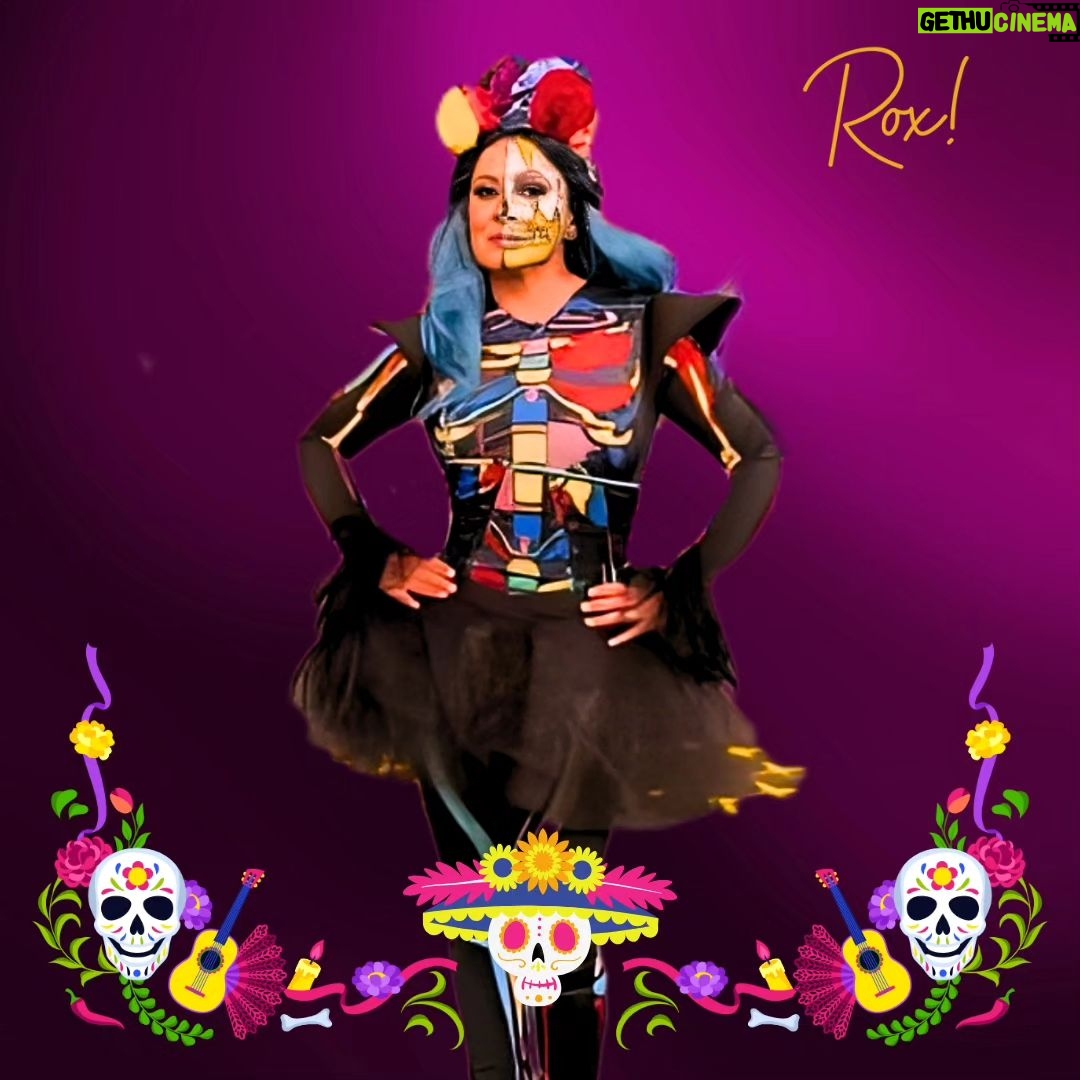 Roxana Castellanos Instagram - Si nada nos salva de la muerte, que al menos el amor nos salve de la vida 🤍 #tbt #catrina #2denoviembre