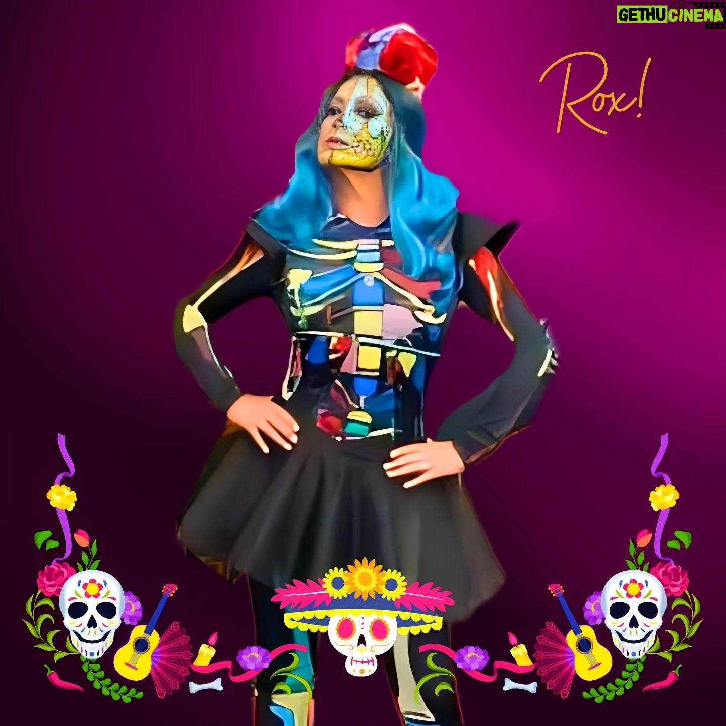 Roxana Castellanos Instagram - Si nada nos salva de la muerte, que al menos el amor nos salve de la vida 🤍 #tbt #catrina #2denoviembre