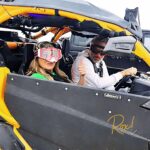 Roxana Castellanos Instagram - Compartiendo con mi adorado @arathdelatorre, pasándola IN CREÍ BLE ✨️🏁🏎 ¿Dónde creen que andamos? #picoftheday
