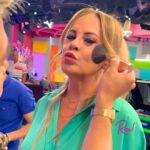 Roxana Castellanos Instagram - Amor, amor, que te pintas de cualquier color 💋 Make- up: @berts_ily_ 💄#makeup peinado 😍 @tanyslg #photooftheday #carrusel