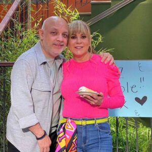 Roxana Castellanos Instagram - ¡Mi querido ELI! Gracias por mi pre cumple 🥰, contigo hice mi primera novela #LaMentira y hace 18 años me llamaste para que fuera Vanesita en #Vecinos @vecinosoficial

¡Te admiro y te quiero mucho! @eliassolorio