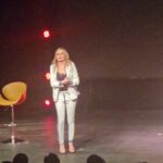 Roxana Castellanos Instagram - Ay pobrecita, se caso con un pende... 😅 Vengan a @telondeasfalto a reír , divertirse y tomarse fotos conmigo. ¡Me encanta verlos! ❤️ Funciones viernes, sábados y domingos de #CómoEvitarEnamorarseDeUnPendejo Boletos en la bio de @EvitarPendejos