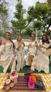 Roxana Castellanos Instagram - Felices de estar en el Festival Cumbre Tajín, en el parque temático Takilhsukut ¡En Papantla, Veracruz! @larox07 @carmenmoriginal @ximenacordoba @vielkatv @canalestrellas @cuentameloyaof #cumbretajín2024 #semilladelaposteridad #ConLasEstrellas #Cuéntameloya #CYA #entretenimiento