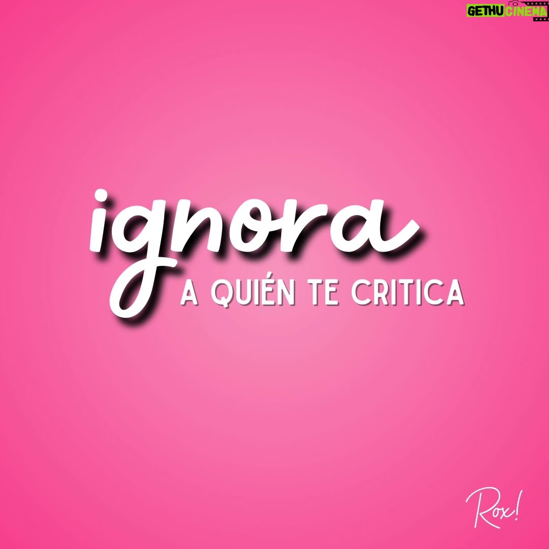 Roxana Castellanos Instagram - La vida es muy corta... sonríe, ignora y sé feliz 💫