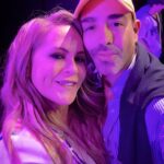 Roxana Castellanos Instagram - Amigo, ¡te quiero mucho! que gusto verte ayer en el teatro, gracias por venir 🫶✨ Les comparto videito de mi monólogo #CómoEvitarEnamorarseDeUnPendejo @evitarpendejos, créditos @AndreyKuri