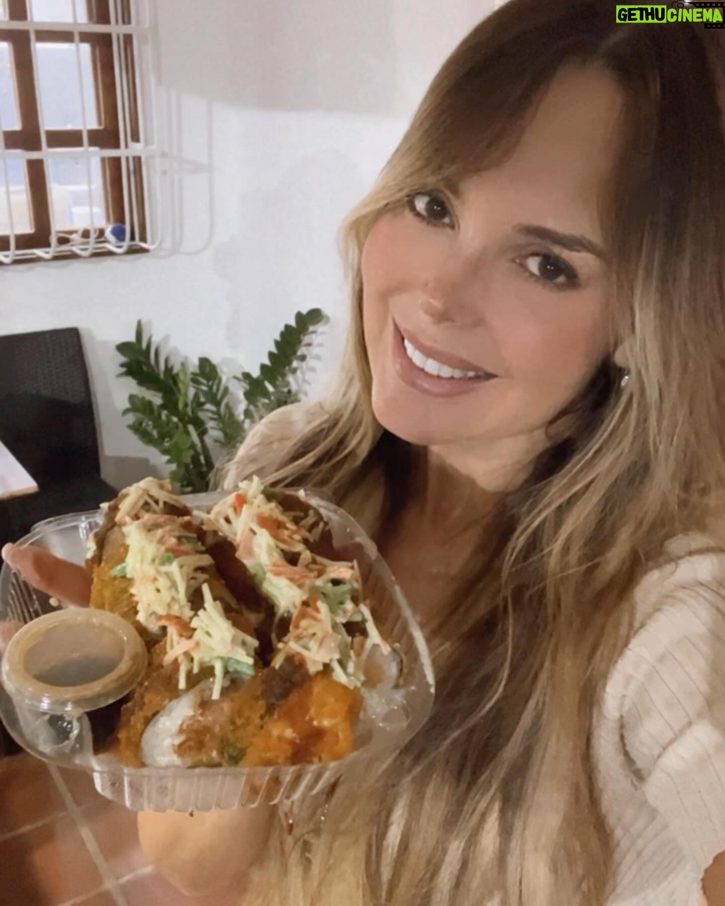 Roxana Díaz Instagram - Hoy nuestra cena fue en casa y pedimos sushi 🍣 Pedimos a @tenshi.sushi que tiene delivery y a toda caracas... también tienen restaurante 🤩 . Muy bueno! Recomendado💯 . @tenshi.sushi . #sushi #delicious #delivery #restaurant