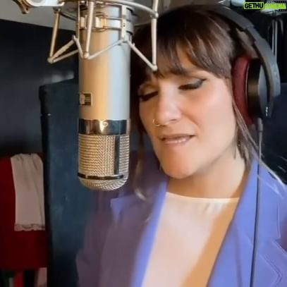 Rozalén Instagram - Cuando grabé esta canción de la talentosa @guadigalego sentí que mi trabajo tenía sentido por momentos como ese… No sé qué tiene esta melodía que me eriza entera. Basada en la novela de @dolores_redondo “Todo esto te daré” 🥺💕 Todo mi amor y admiración hacia ti @guadigalego Todo mi amor también para Galicia. Otro capítulo que me une aún más a una tierra mágica… https://links.altafonte.com/qb9kb8r