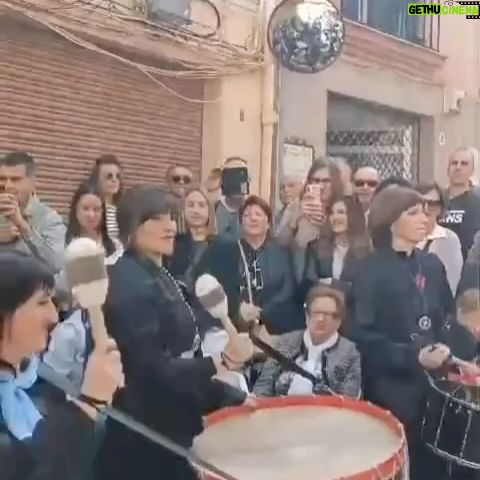 Rozalén - 16.4K Likes - La ROMPIDA de L’Alcora 💞😭
Esto hay que vivirlo.
Aún me vibra fuerte el pecho.
Qué honor que nos hagáis partícipes de una tradición tan emocionante…
En julio os devolveremos todo este Amor 🥺🙏
#Rompida #Tambor #SemanaSanta #Tradición