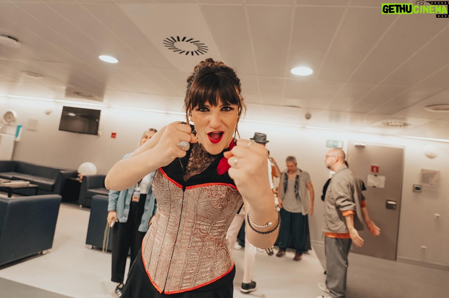 RozalΓ©n Instagram - NUESTRO PRIMER LICEUUUU!!!!!! πππππππππππ Moltes grΓ cies per aquest amor del bo!!!! πππππππππππ Por dios, decidme cΓ³mo lo vivisteis?? (Ahora sΓ! Que ayer Instagram se volviΓ³ loco!) πΈ Gaete.Photo #RozalΓ©n #ElAbrazo #Barcelona #TeatreGranLiceu