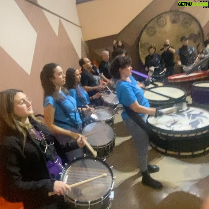 Rozalén - 16.4K Likes - La ROMPIDA de L’Alcora 💞😭
Esto hay que vivirlo.
Aún me vibra fuerte el pecho.
Qué honor que nos hagáis partícipes de una tradición tan emocionante…
En julio os devolveremos todo este Amor 🥺🙏
#Rompida #Tambor #SemanaSanta #Tradición