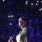 Rozalén Instagram - Nos cuentan que un meteorito cruzó el cielo estrellado cuando terminaba nuestra canción ‘Ceniza’. 🥺💞 Ese fue el nivel de magia en todos los sentidos… Simbólico que “El Abrazo” arranque en este maravilloso anfiteatro de Medellín, uno de los escenarios ancestrales que más abraza a sus artistas. En nuestra tierra hermana Extremadura, de la que me enamoro más y más y más. Volví a recordar por qué me siento tan feliz cuando os canto. Volvimos a reencontrarnos. Y todo salió de lujo. Yo creo que nos vais a dar suerte 😉 Cómo os echaba de menos diossssssssss!! GRACIAS por el mejor comienzo que podríamos tener 🙏 📸 @dowylo @emotional_events