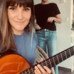 Rozalén Instagram – LLÉVAME 💞

“Llévame de nuevo hasta el Edén, 
donde yo pueda ser yo
me mantengan la mirada 
y nos queramos sin temor. 
Llévame de nuevo hasta el Edén, 
donde tú puedas ser tú, 
no haya rastro de violencias 
y nadie apague tu luz…” 

Esta canción nació en el Cauca, en la costa pacífica de Colombia, visitando con @entreculturas proyectos relacionados con la PAZ… 
Observo el mundo. 
El nivel de violencia de estos días es insoportable.
Esto no para 😞

Os mando mucho mucho amor. 

Las maravillosas manos de @beatrizromerols interpretando en #LenguaDeSignosEspañola 

Guitarrón 🙌 @ramirez_guitars 

#Rozalén #GuitarraYVoz