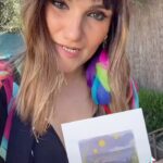 Rozalén Instagram - Los 13 abrazos que esconde este disco 🫂💞 Ya lo habéis escuchado?? Tenéis favorita?? Mmmmmmmmm 😇 #ElAbrazo #Rozalén #NuevoDisco #ExplicaciónCanciones