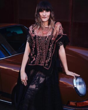 Rozalén Instagram - Este año nos toca mostraros lo que llevo escribiendo durante 4 años… Estamos puliendo los últimos detalles. 
Qué vértigo me da. 🔥
Gracias @harpersbazaares por incluirme en este reportaje con tantos compañerxs que quiero y admiro y por contar ya un poquito de lo que viene 💕

Foto: vladimirmarti 
Texto: @educuevas.n / @albertopinteno 
Estilismo: @beamvelasco y @tamvekic