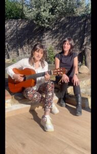 Rozalén Instagram - TODO LO QUE AMASTE 💕 17 de febrero… Con mi @beatrizromerols #TodoLoQueAmaste #Duelo #Rozalén #LenguaDeSignos #NuevoSingle